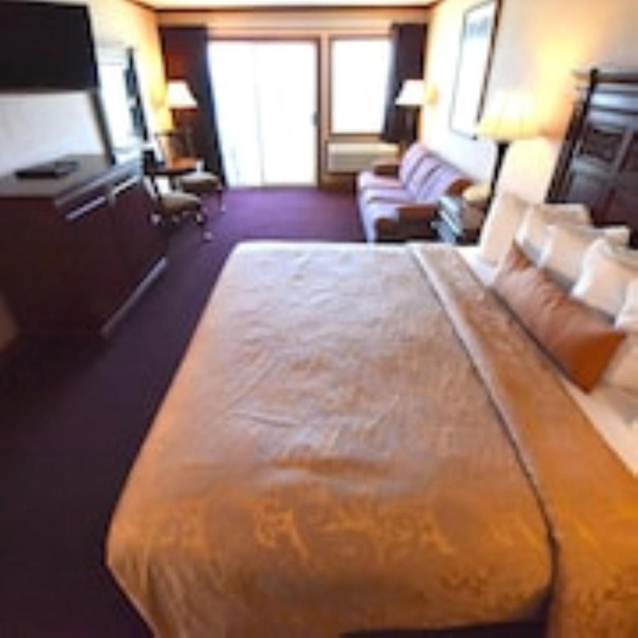Hamilton Inn Select Beachfront Mackinaw City Eksteriør billede