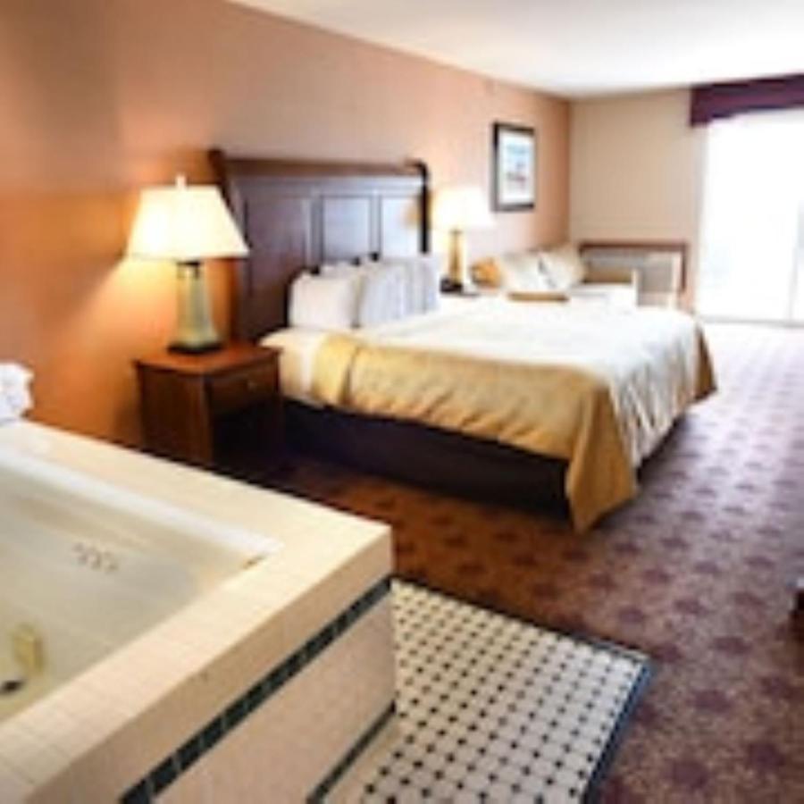 Hamilton Inn Select Beachfront Mackinaw City Eksteriør billede