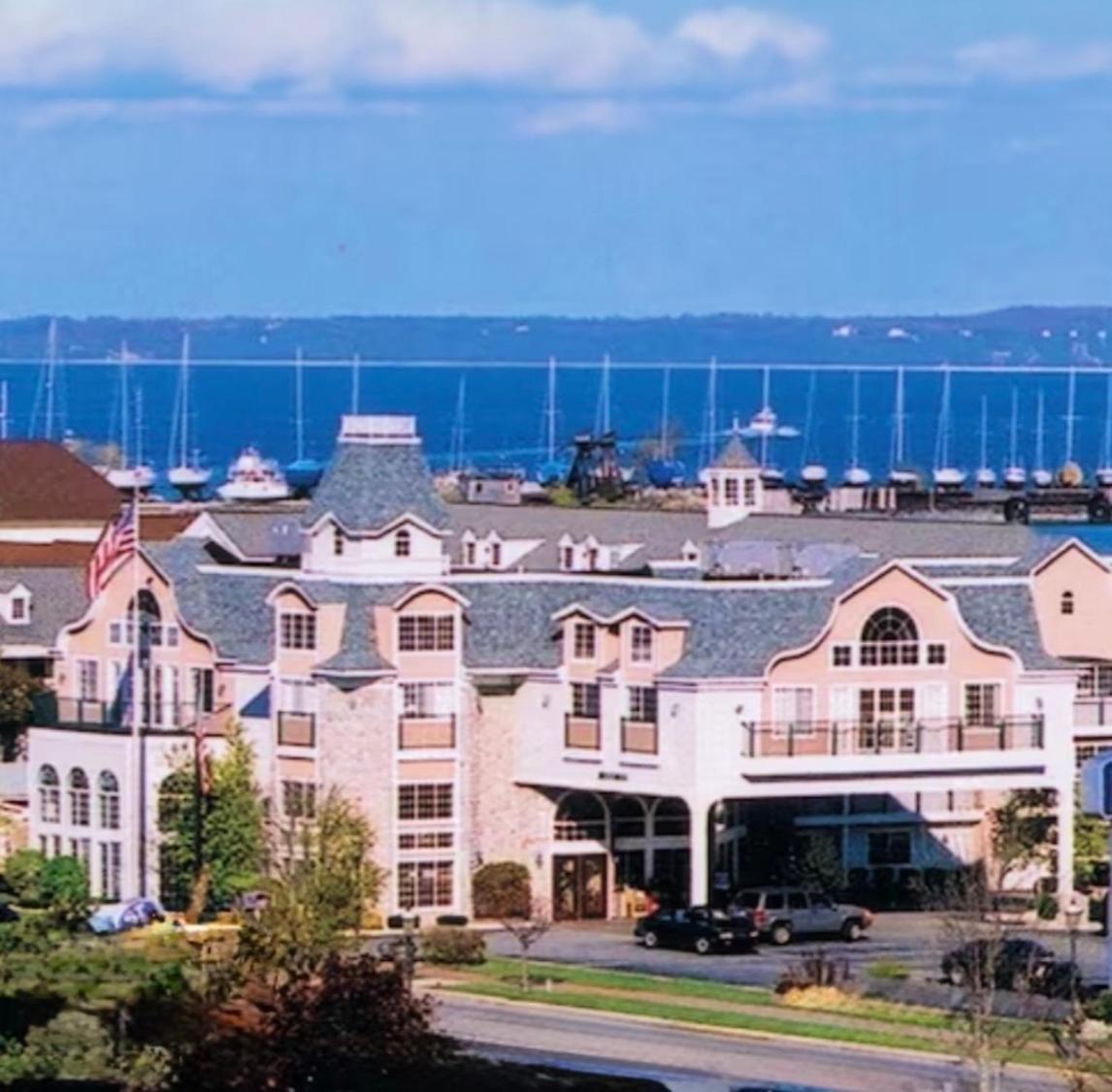 Hamilton Inn Select Beachfront Mackinaw City Eksteriør billede