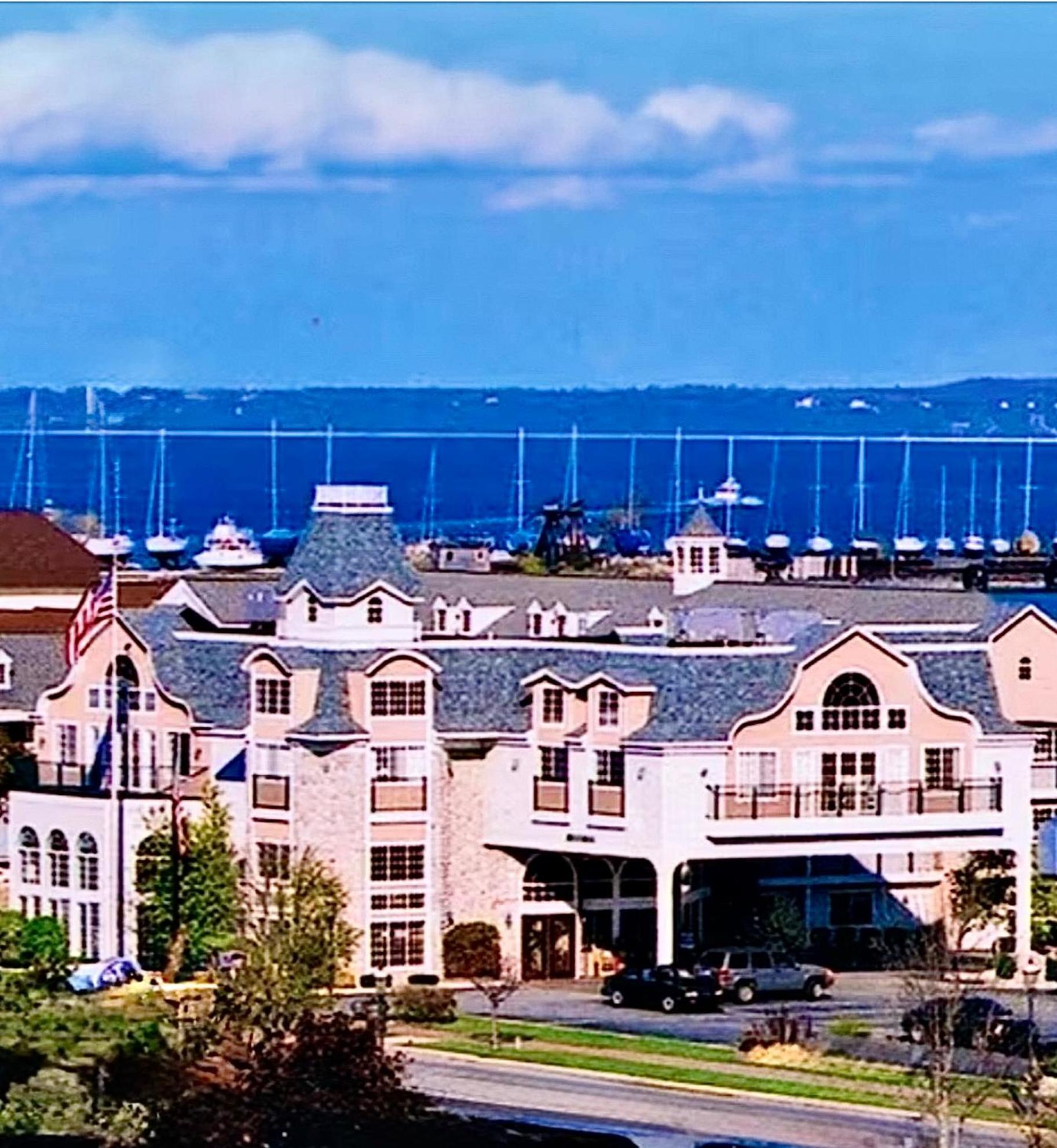 Hamilton Inn Select Beachfront Mackinaw City Eksteriør billede