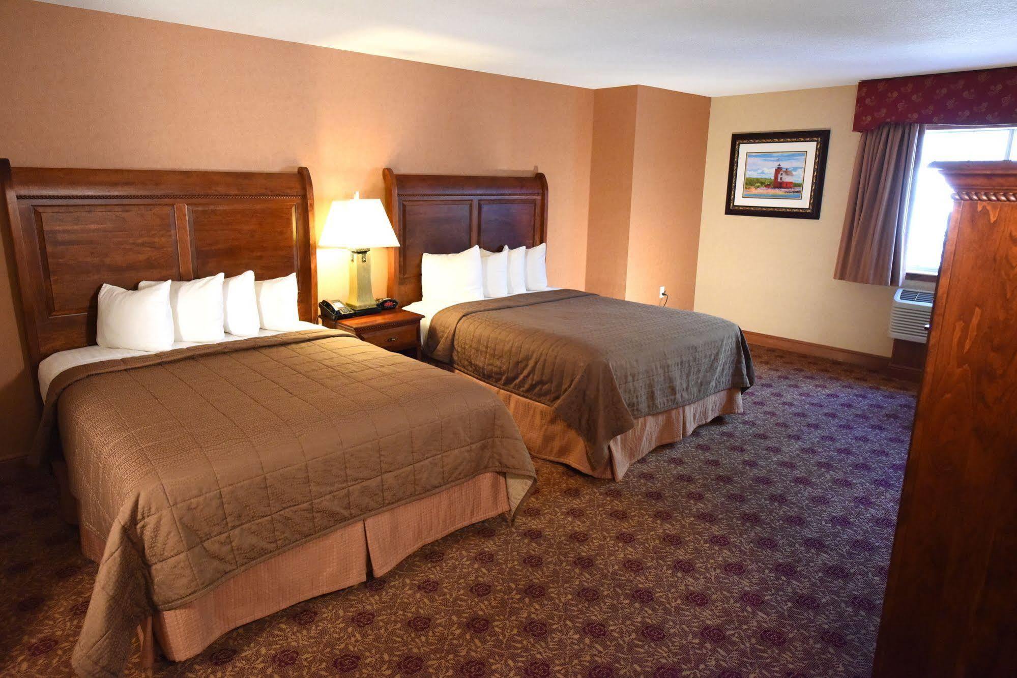 Hamilton Inn Select Beachfront Mackinaw City Eksteriør billede