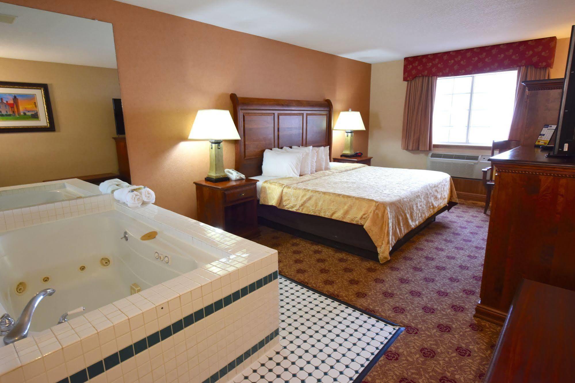 Hamilton Inn Select Beachfront Mackinaw City Eksteriør billede